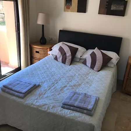 3 Bedroom Apartment, Duquesa, Spain Apartmán *